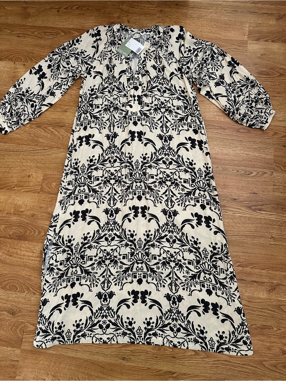 NWT H&M Cream Black Floral Print Dress S